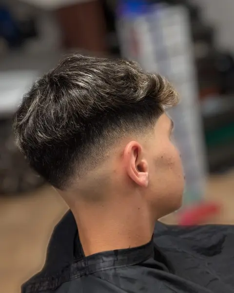 Low fade con ciuffo mosso – taglio uomo StreetBarber