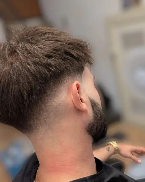 Barba e rifiniture dal barbiere