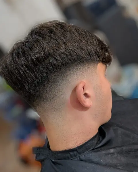 Low fade con frangia piena – taglio uomo StreetBarber